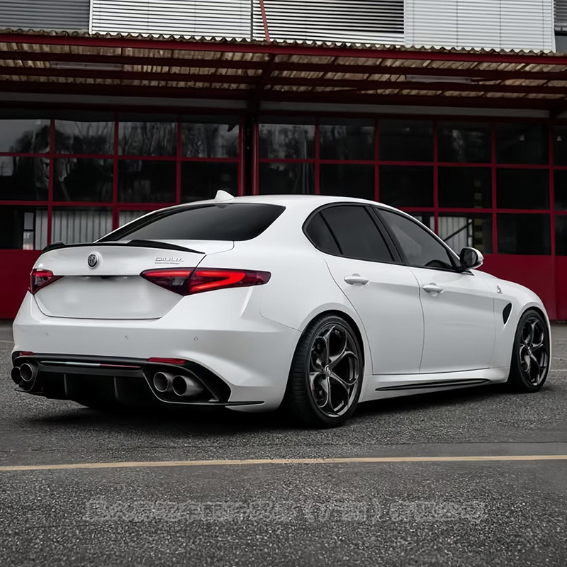 Suitable for Alfa Romeo Giulia Modified Carbon Fiber Rear Wing and Giulia Original Car Spoiler and Fixed Wing Panel