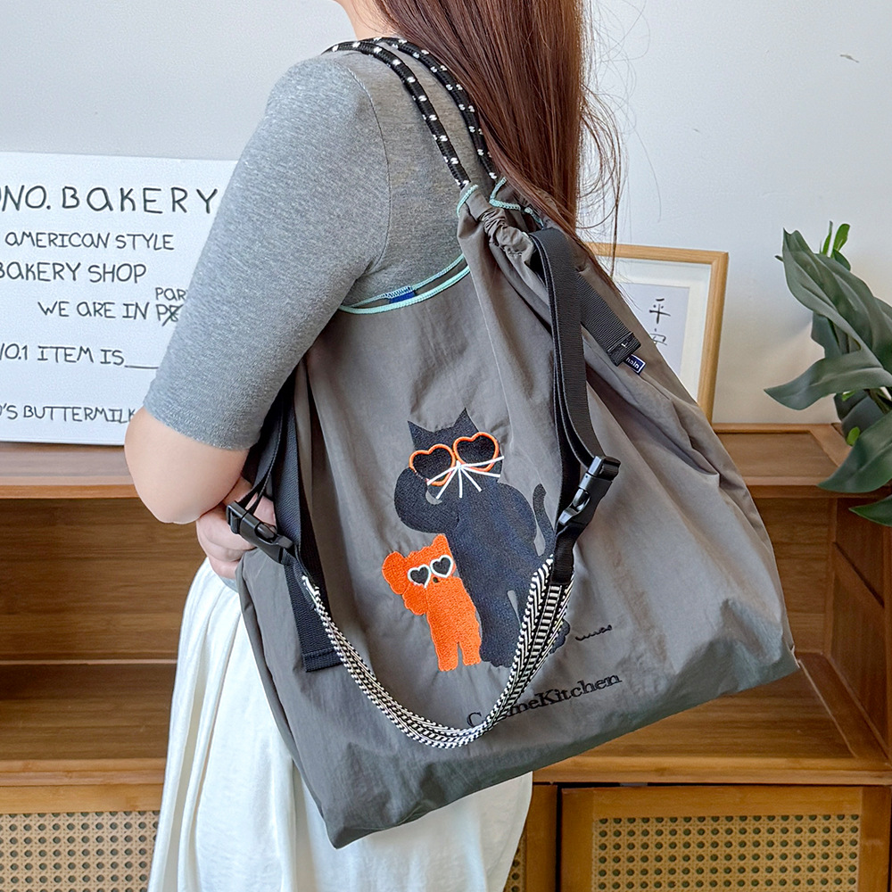 日系小众设计托特包尼龙材质万针刺绣 ballchain单肩斜挎两用女包