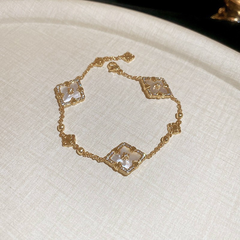 Pulsera de flores de metal transfronteriza europea y americana, nicho femenino, sentido de alta gama, pulsera simple y versátil, accesorios de joyería de lujo ligeros de moda