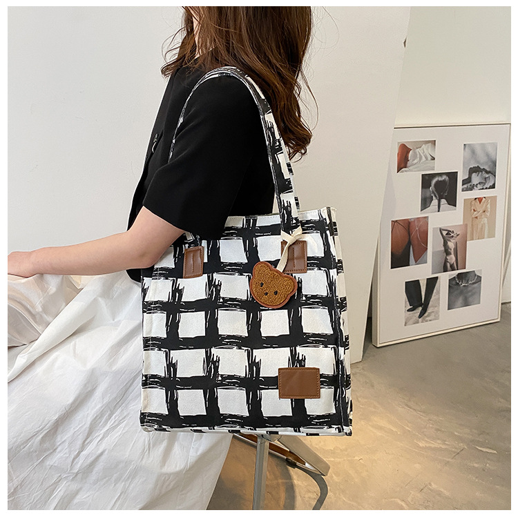 Women's Medium All Seasons Canvas Plaid Fashion Square Magnetic Buckle Tote Bag display picture 4