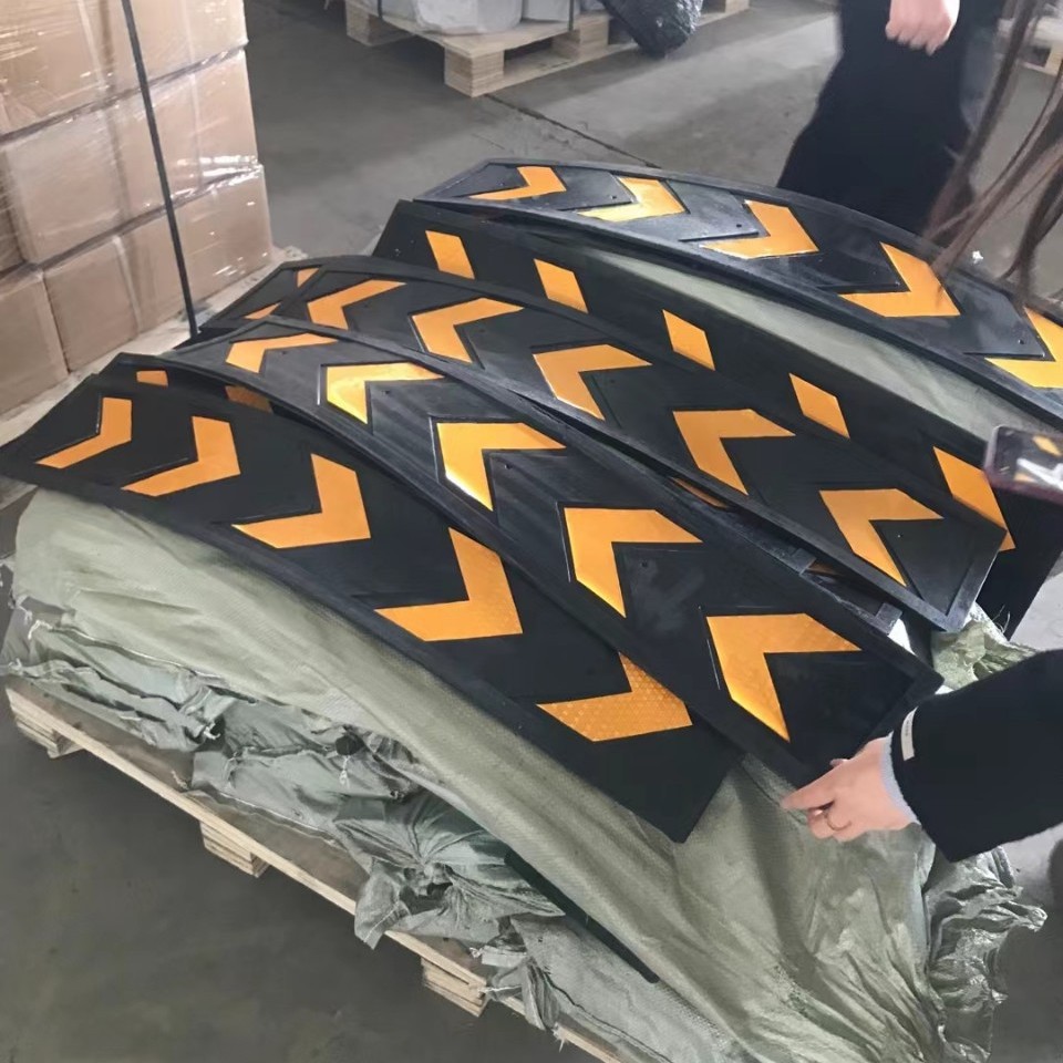 松荣现货批发橡胶地角线 车库橡胶反光地角线