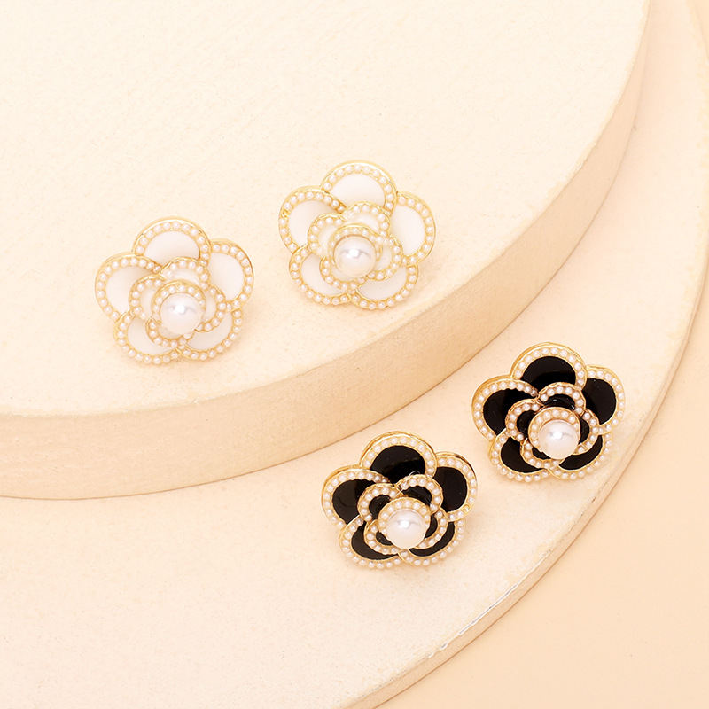 8g Weight Earrings Classification Wedding, Travel Occasion Tribal Pattern Women'S Gender White, Green, Blue, Black Color Nihaojewelry Simple Pearl Rose Stud Earrings Wholesale Jewelry 4