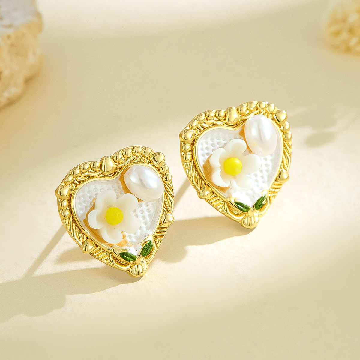 Pintura al óleo retro literaria, estilo melocotón, flor de corazón, pendientes de perlas, lujo ligero femenino, elegante, tendencia de moda exquisita, pendientes de todo fósforo