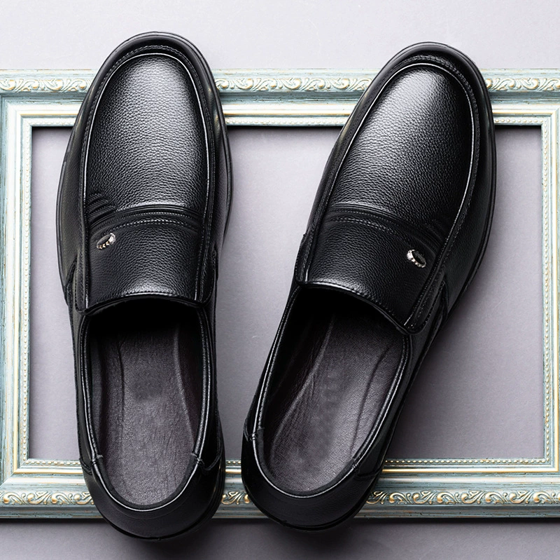 Кожаные туфли, мужское Деловое платье из натуральной кожи, мужские туфли для пап на мягкой подошве среднего возраста из воловьей кожи, осенне-зимние туфли на флисовой подкладке, новые стильные хлопковые туфли для мужчин