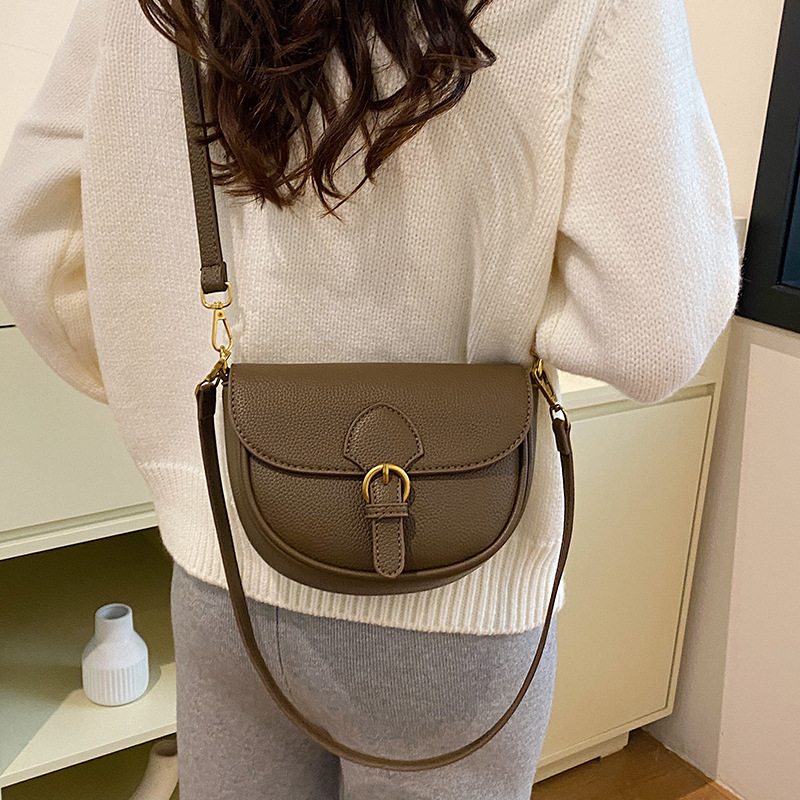 Women's Medium Pu Leather Solid Color Vintage Style Classic Style Sewing Thread Oval Magnetic Buckle Shoulder Bag display picture 19