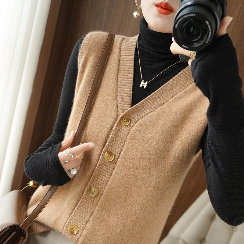 New autumn and winter outer vest cardigan women's loose V-neck knitted vest Korean style short versatile waistcoat top