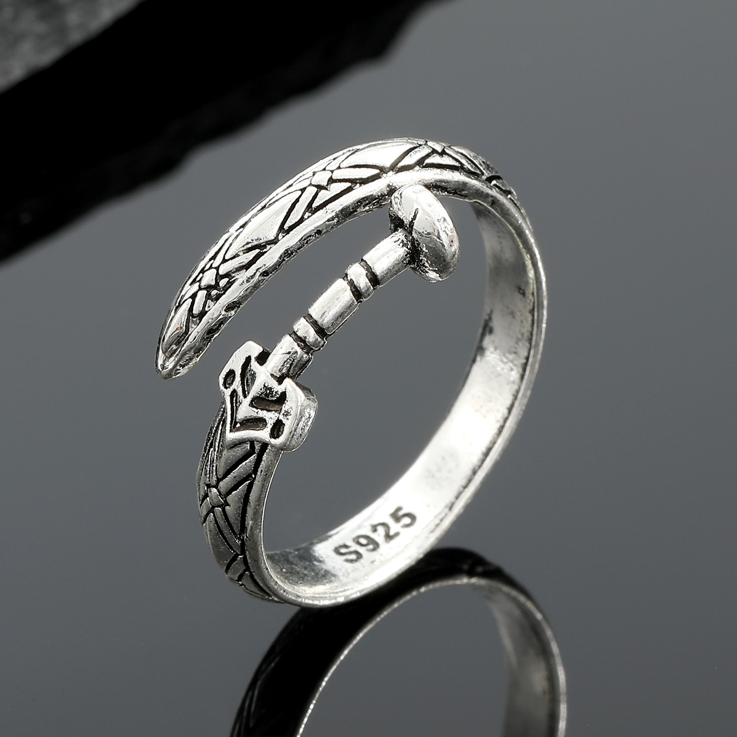 Fashion Vintage Silver Rings Multi-eyes Braided Alloy Rings display picture 3