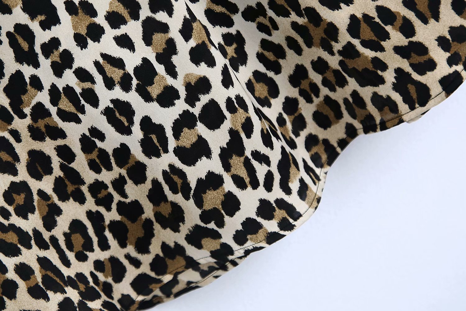 wholesale women s clothing Nihaostyles summer leopard print satin shirt  NSAM66293