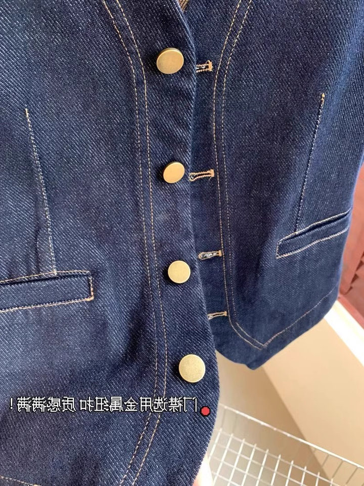 Áo vest denim nữ không tay cổ chữ V phối lớp phong cách retro, dáng ôm tôn dáng, dài 50–65 cm — Áo vest denim màu xanh (hàng có sẵn), Áo vest màu xanh đậm (có sẵn), Áo vest màu xanh đậm chi tiết 48
