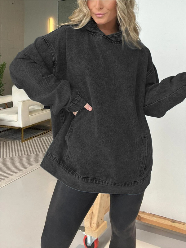 国境を越えた欧米の人気モデルの婦人服には、ゆったりとした帽子をかぶったカウボーイのセーターがついている|undefined