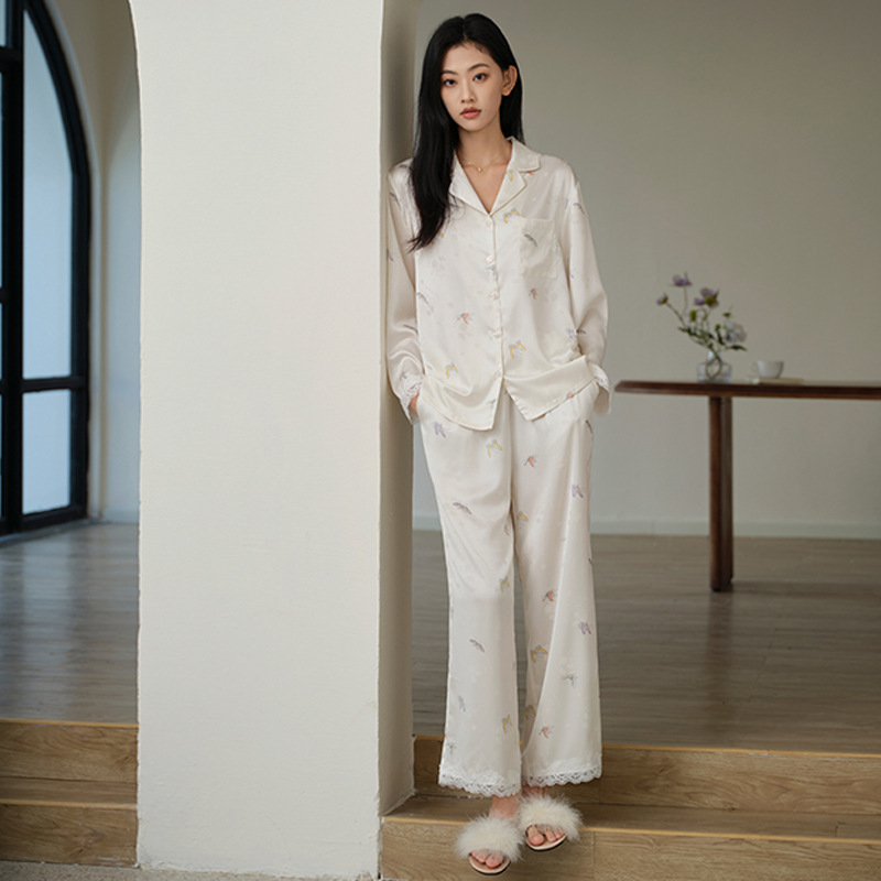 New Autumn and Winter Ice Silk Long-Sleeved Simple, Exquisite and Sweet Silk Home Clothes That Can Be Worn Outside with Lace Sleeves Pajamas New Autumn and Winter Ice Silk Long-Sleeved Simple, Exquisite and Sweet Silk Home Clothes That Can Be Worn Outside with Lace Sleeves Pajamas
