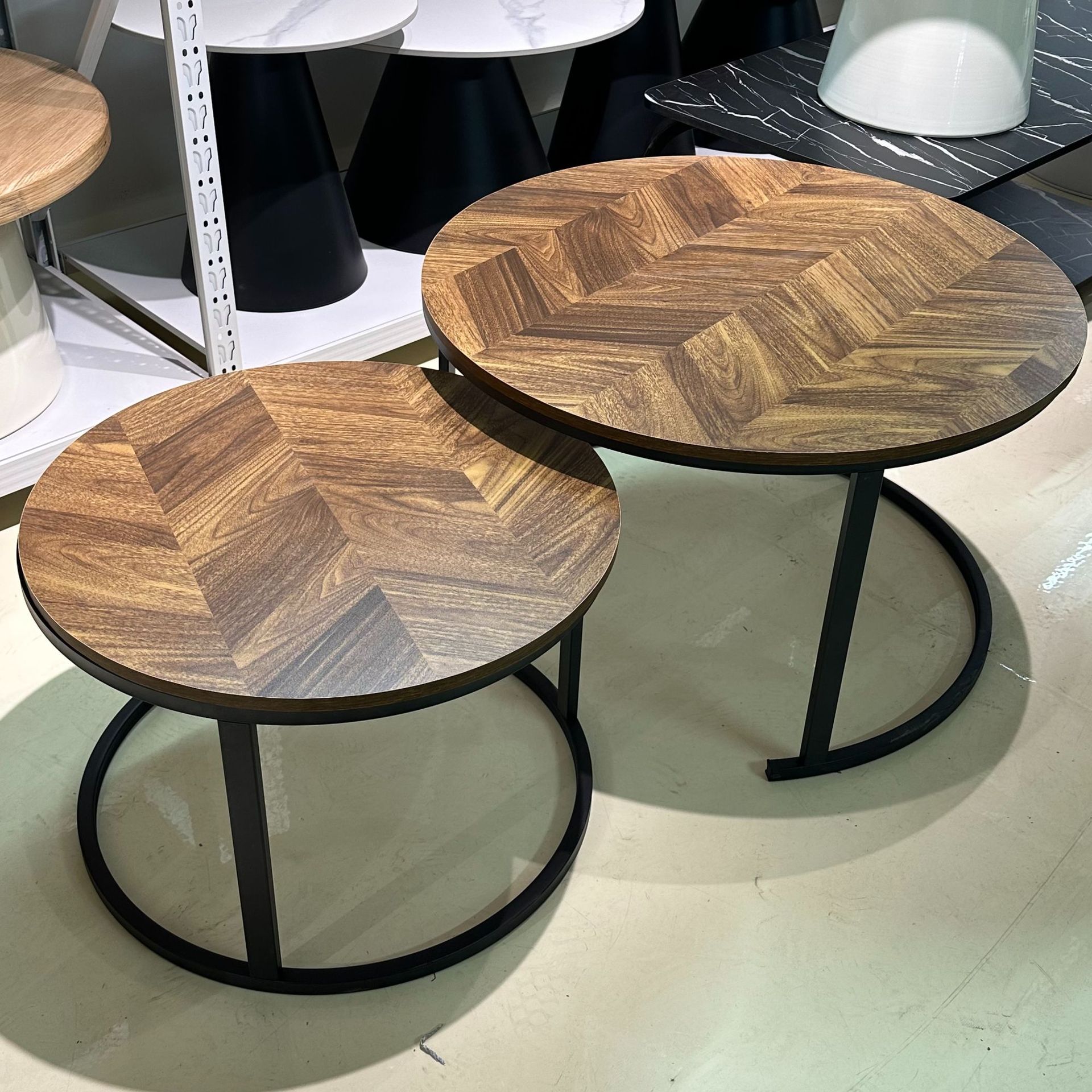 Mesa de madera oscura combinada