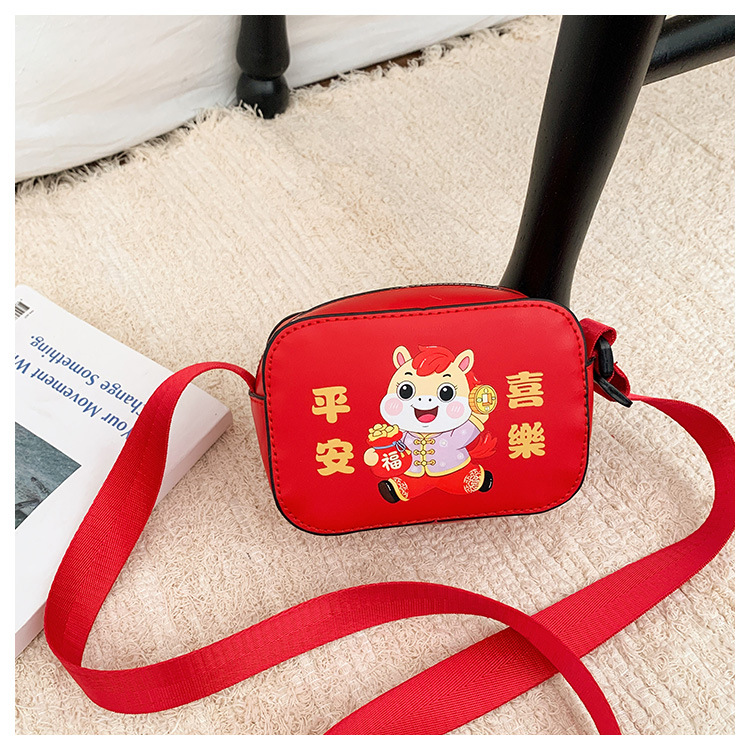 2026 bolsos de Año Nuevo para niños dibujos animados lindos impresión bebés sobre rojo de Año Nuevo bolso de hombro festivo para hombres y mujeres