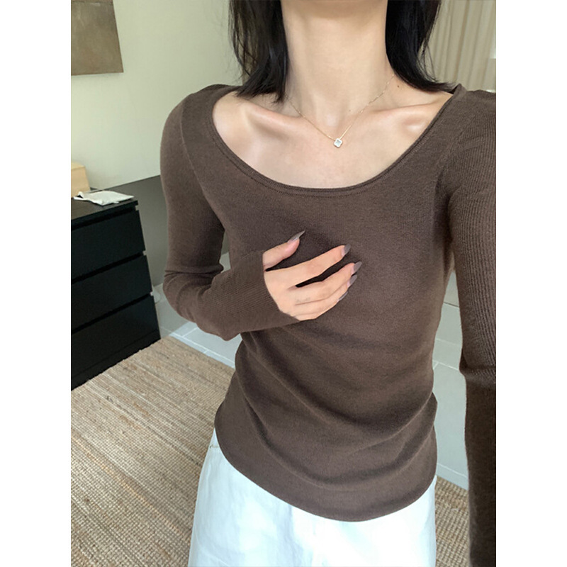 美拉德咖色针织打底衫女修身卷边羊毛上衣秋冬大领口锁骨内搭春季