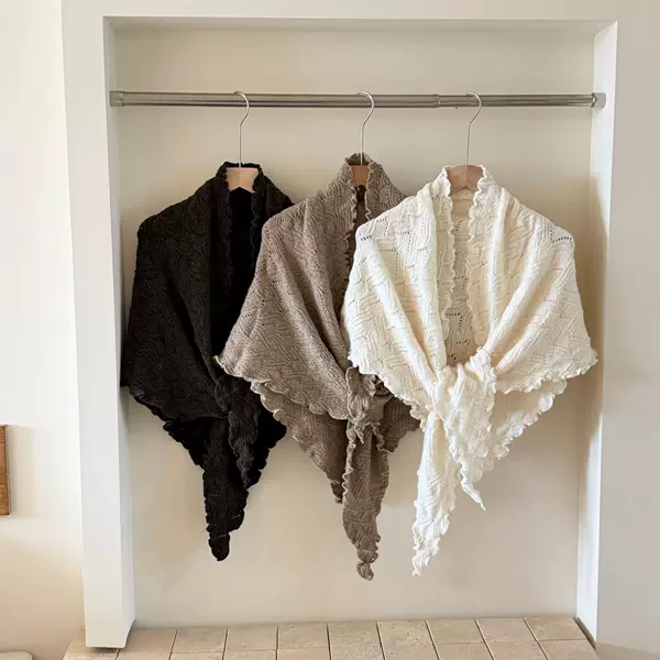 In-Stock Factory Wholesale Autumn and Winter Triangle Scarf Large Shawl with Ruffled Edges, Soft, Breathable, Versatile, Warm Cape
