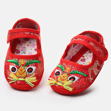 【】婴儿软底虎头鞋满月周岁刺绣老虎鞋宝宝布鞋绸缎透气民族风