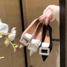 ���ы�ͬ����|С���^�\��ƽ�׆�Ь��ʽ��ЬŮˮ荿۴����¿�Ь��