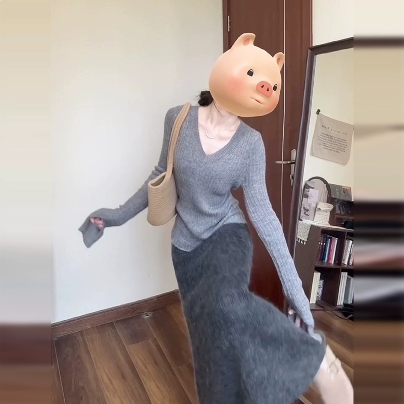 马海毛感灰色v领毛衣女2025早秋穿搭显毛针织衫上衣