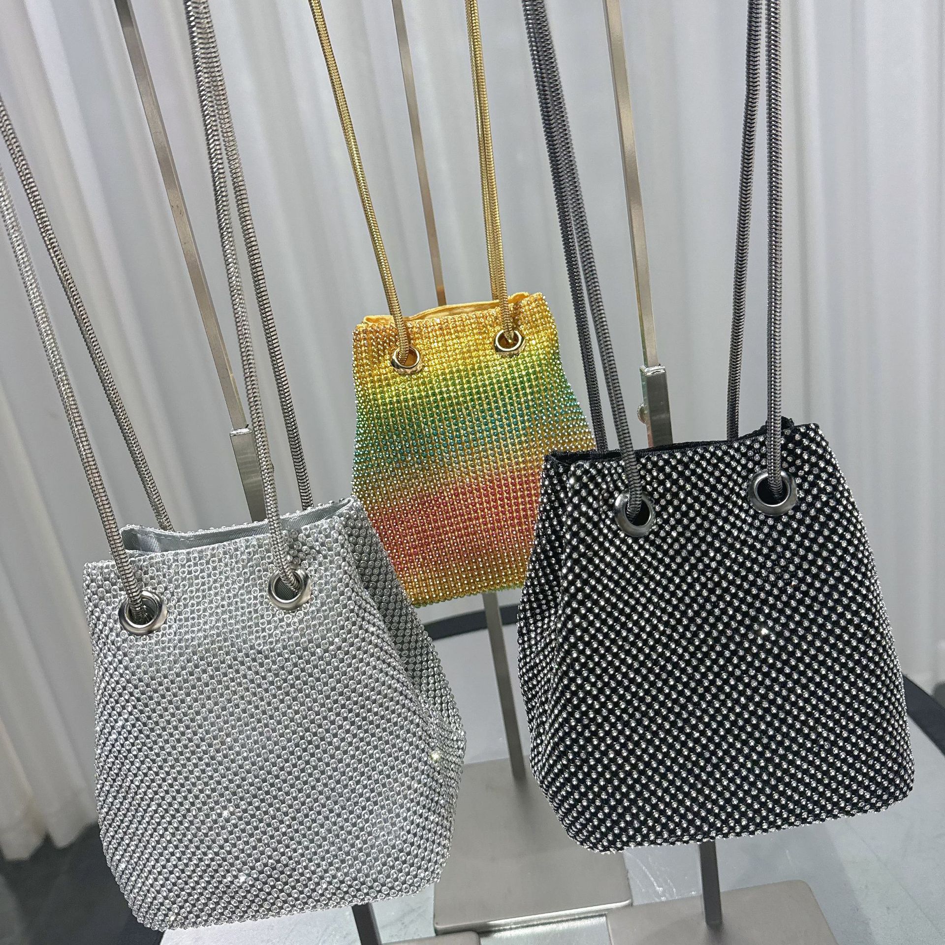 Cross-Border New Fashion Bucket Bag, Rhinestone Evening Clutch For Banquets And Formal Dresses, Trendy Women's Handheld Evening Bag - Thumbnail 3
