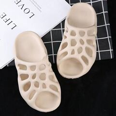 スポットEVAソフト底クモの巣靴男女浴室入浴靴カップルは家の外でファッションの穴のスリッパを着ている