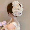 Beige pearl bubble yarn grab clip