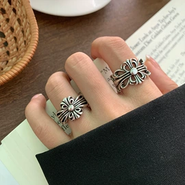 戒指;耳环;项链