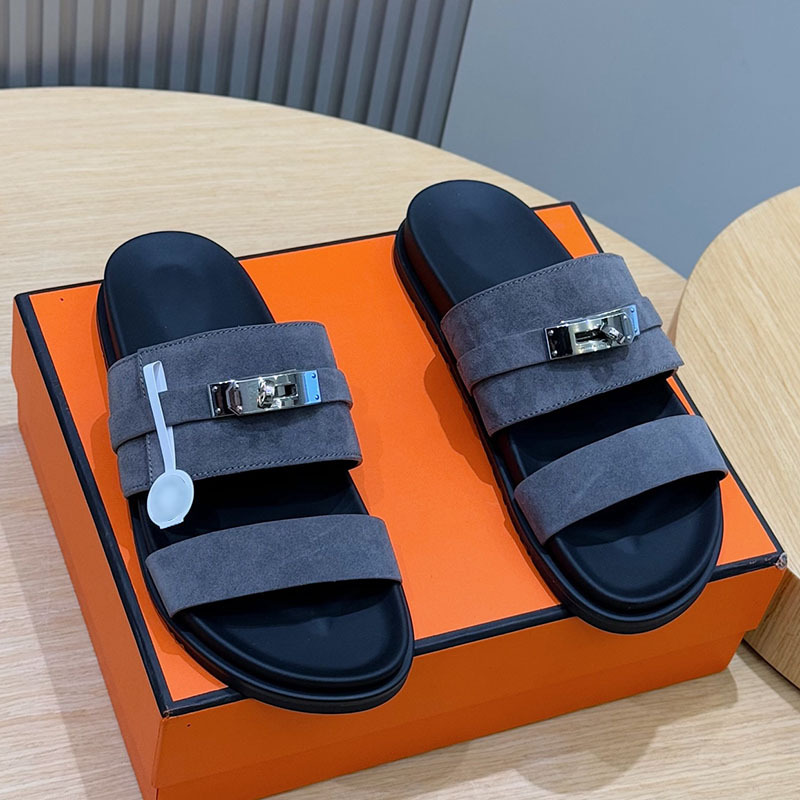 High-End Slippers for Men, Summer Trendy Brand Double-Word Soft-Soled Comfortable Casual Shoes, Light Luxury Outer Wear, Catwalk Slippers for Men