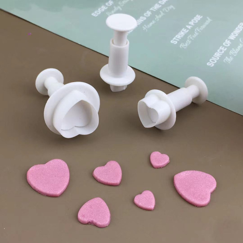 Heart-shaped mold in action