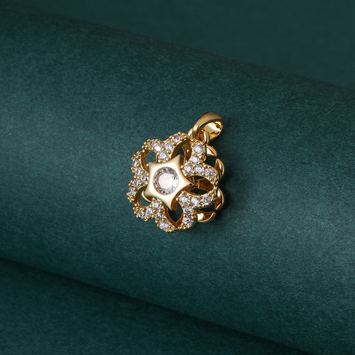 Versatile micro-paved zircon rotatable windmill pendant accessories creative niche design four-leaf clover necklace pendant wholesale