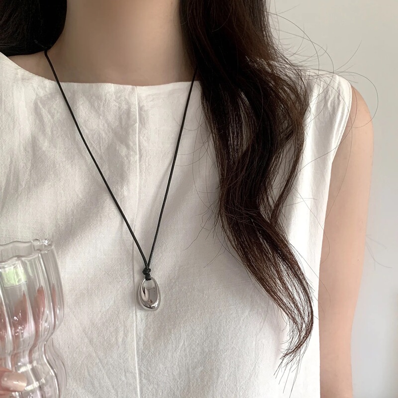 Nazha Same Style Gold Peas Black Leather Rope Necklace Women's Cross-border New Arrival Accessories Niche Simple High-end Sense Woolen Chain