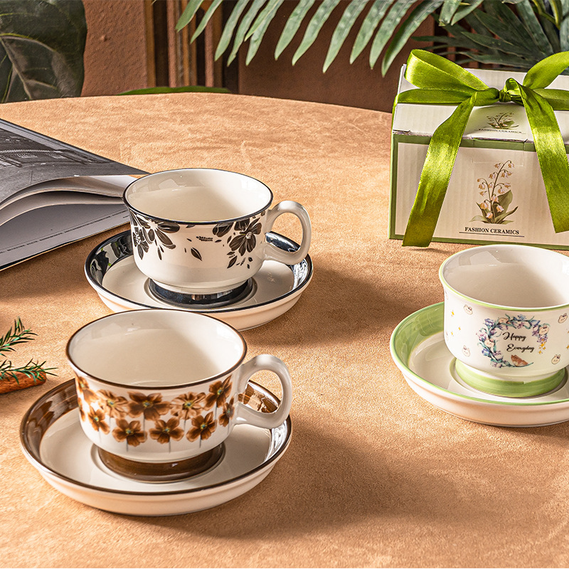 Tazas de café medievales finlandesas pintadas a mano marrón de cerámica tazas de latte tazas de cerámica platos caja de regalo