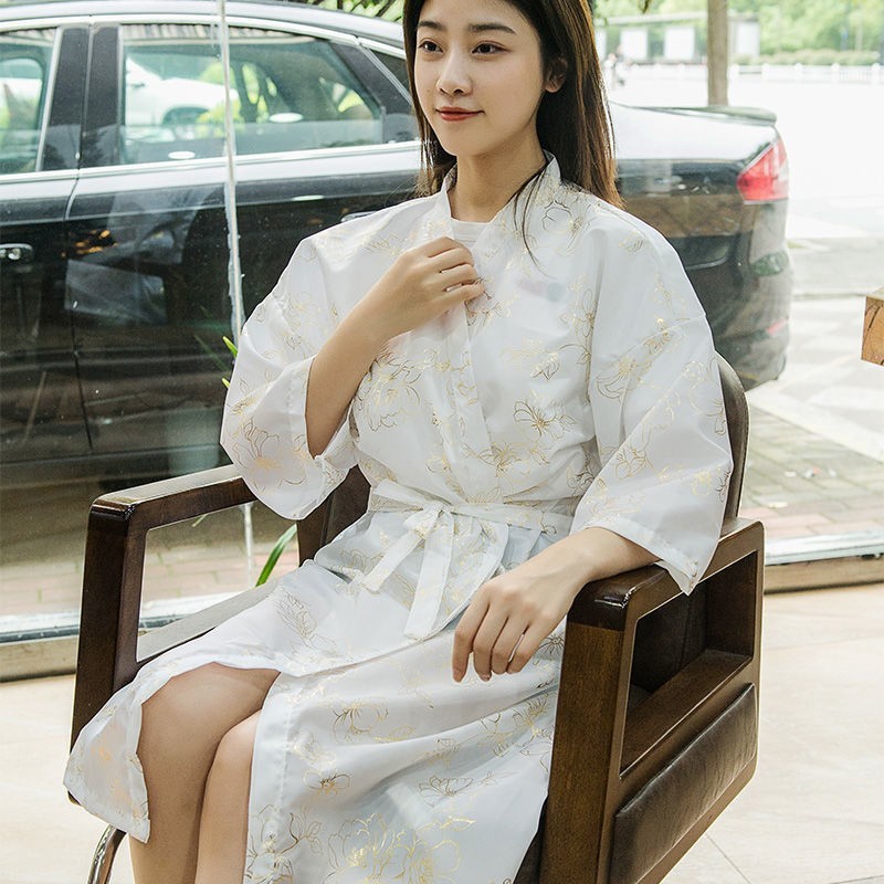 플래티넘 게스트 가운