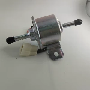 Kubota Zd1011Zd321Rtv900K-008 üçün 1g639-52031 12V yanacaq nasosu