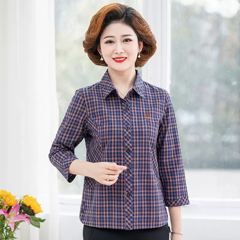 秋依新款中老年女装妈妈外穿高档洋气年轻潮流宽松格子衬衣衬衫