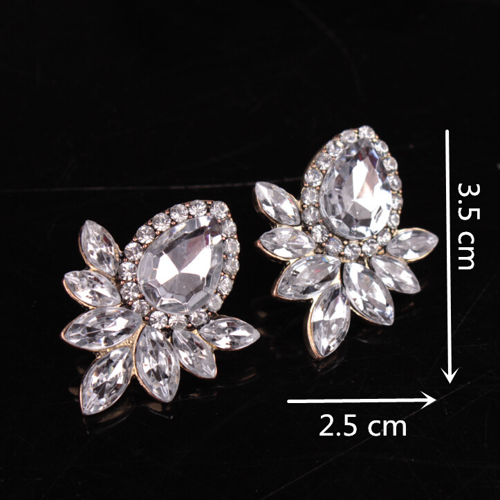 1 Pair Fashion Leaf Water Droplets Alloy Plating Inlay Artificial Diamond Women's Ear Studs display picture 1