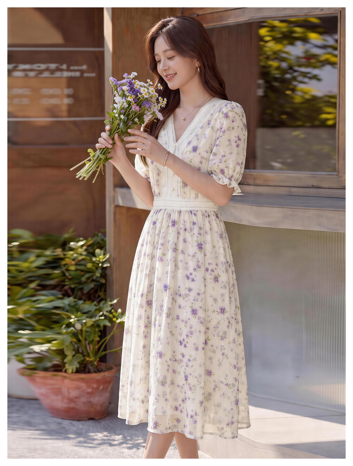 Đầm maxi nữ thắt eo tay ngắn cổ V in họa tiết dáng dài — màu be, màu trắng chi tiết 21
