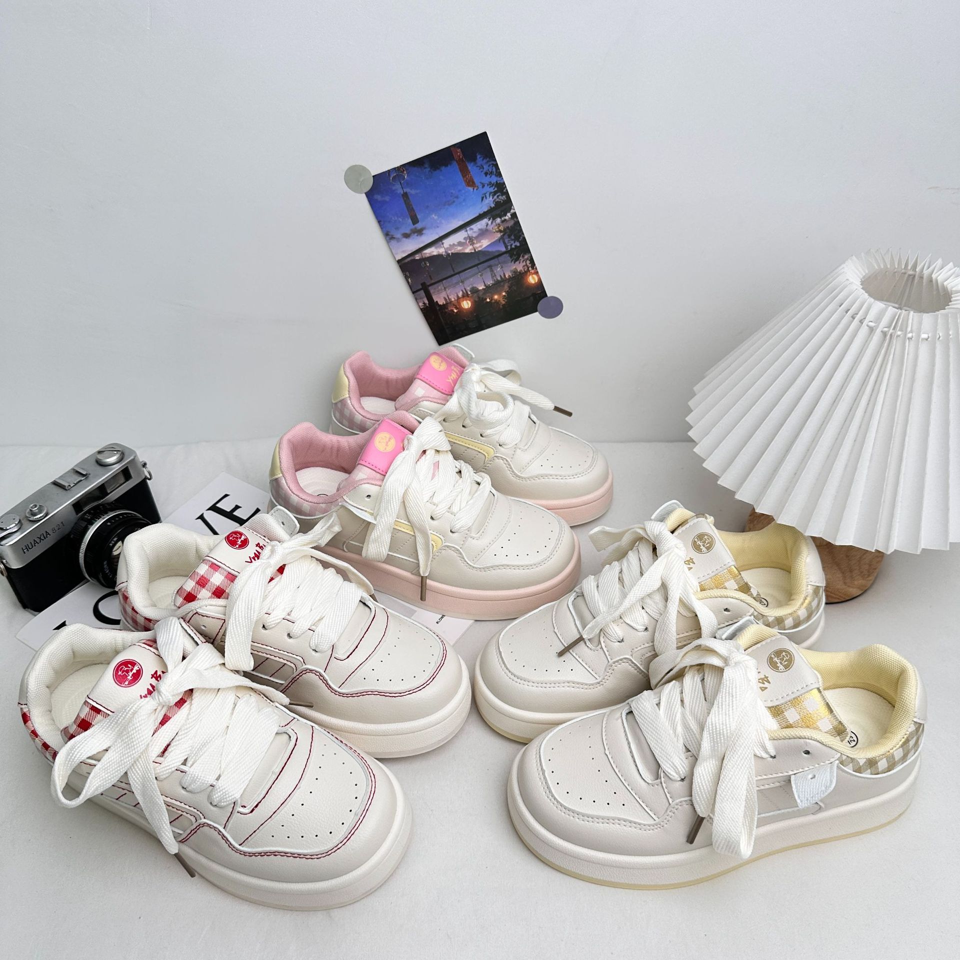 Yuanbo 2025 primavera zapatos blancos bajos zapatos de mujer zapatos casuales de plataforma de todo fósforo zapatos de mujer de moda coreana image 1
