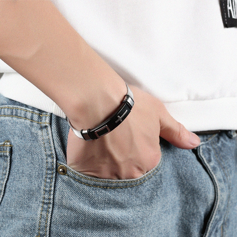 Bracelet de ceinture en maille d'acier titane à vendre à chaud bracelet de croix pour hommes_voghion.com