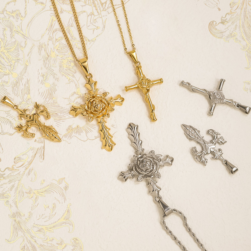 Colgante de cruz de rosa vintage AliExpress no desvanecerse transfronterizo acero de titanio chapado en oro 24K joyas transfronterizas ventas calientes