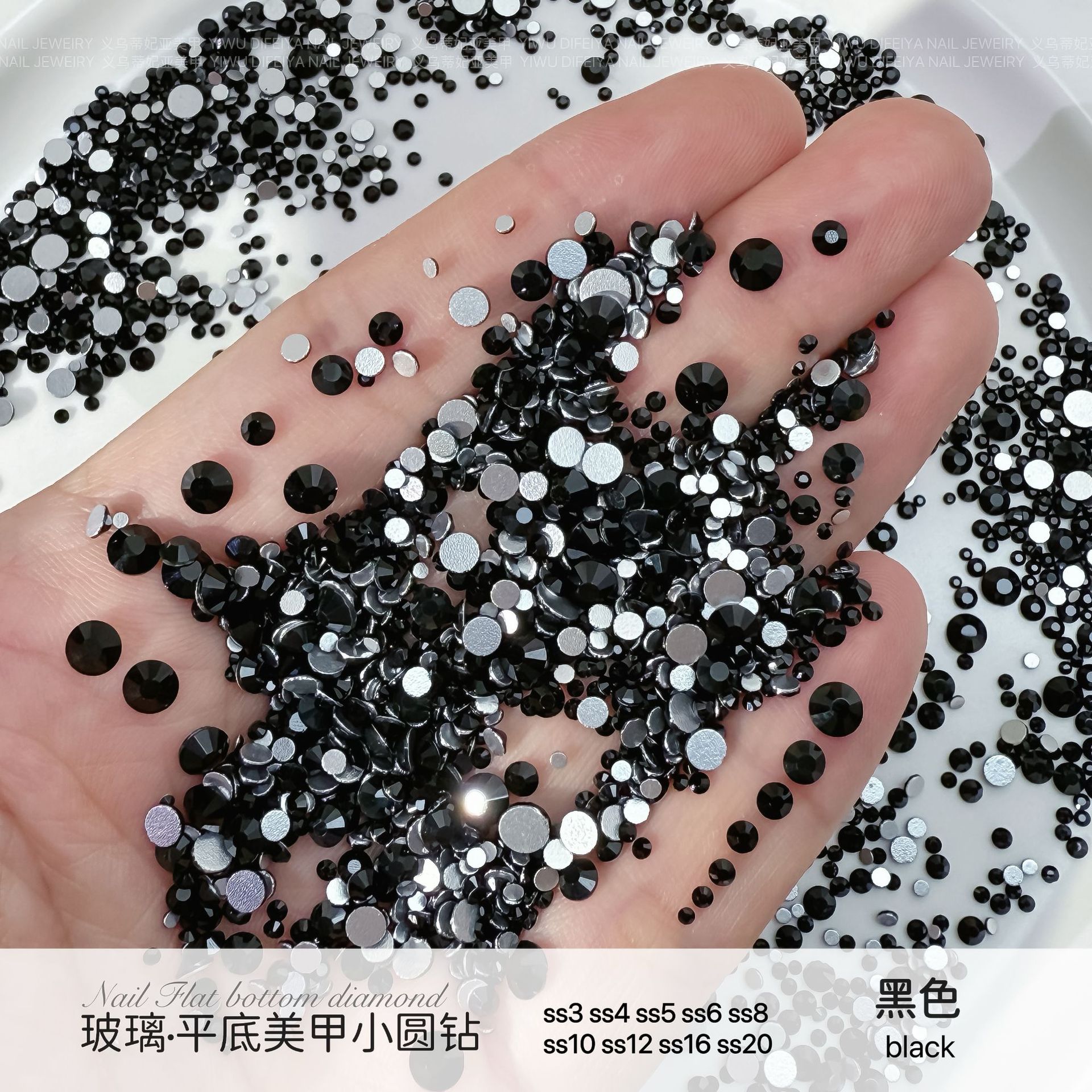 은색 바탕에 검정색