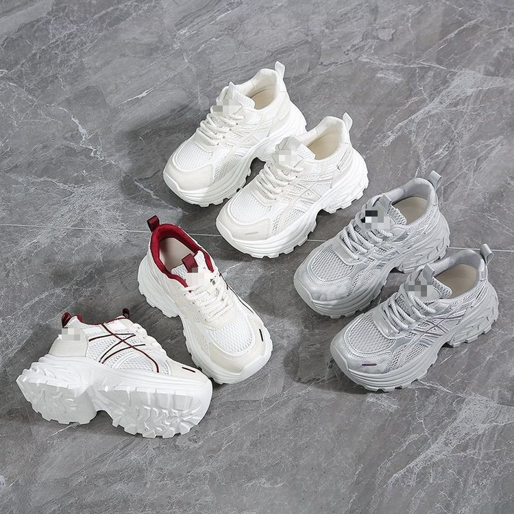 Zapatos de muffin de fondo grueso para padres y mujeres 2026 verano nuevo estilo de moda versátil de altura de malla transpirable zapatos deportivos casuales