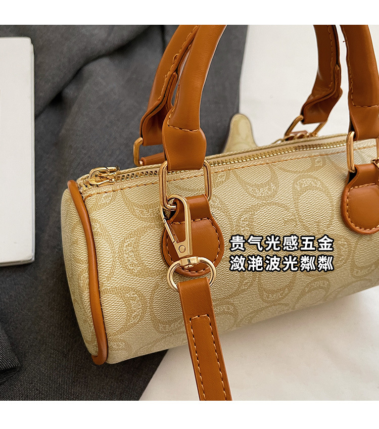 The 2025 summer new small handbag for women, the Boston bag, is casual, versatile, elegant, and has a high level of appearance. It is a trendy hand-held crossbody bag Application Scenario