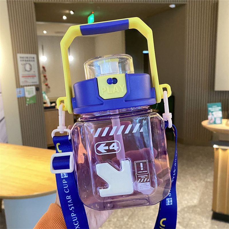 Verano niños de dibujos animados tazas de agua de plástico de gran capacidad lindas tazas portátiles tazas de paja deportivas al aire libre para hombres y mujeres