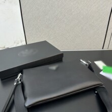 2026跨境批发P家压花牛皮手拿包可斜挎信封包夹包