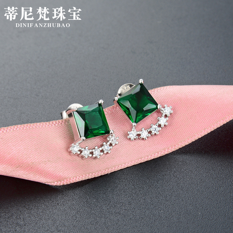 Elegante estilo simple pendientes de diamantes estilo japonés y coreano s925 pendientes de circón pequeños pendientes de cristal cuadrados para las mujeres
