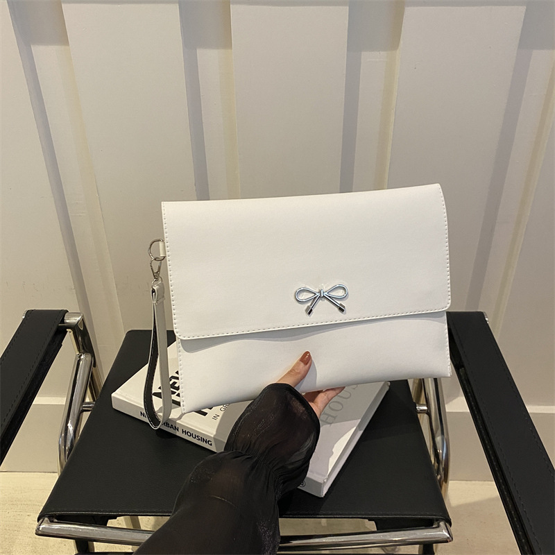 2024秋季新款韩版高级质感信封包简约休闲蝴蝶结女士手拿包小方包