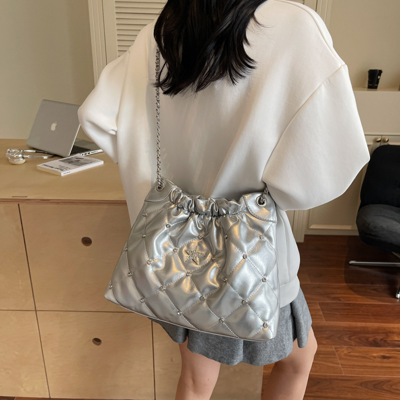 高級小型バッグレディースバッグ新しい夏のシングルショルダークロスボディバッグテクスチャ刺繍ラインダイヤモンドチェーンバッグドロップシッピング|undefined
