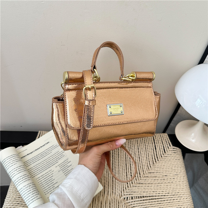 European and American fashion trend shoulder bag for women, elegant and simple, suitable for commuting, with a shiny texture, versatile Korean-style crossbody bag European and American fashion trend shoulder bag for women, elegant and simple, suitable for commuting, with a shiny texture, versatile Korean-style crossbody bag