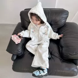 普通外套;童连衣裙;童套装