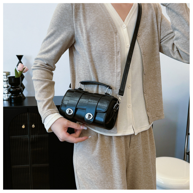 A trendy soft leather round bag for women, a new autumn/winter 2024 collection, stylish and versatile, single-shoulder crossbody bag for work undefined